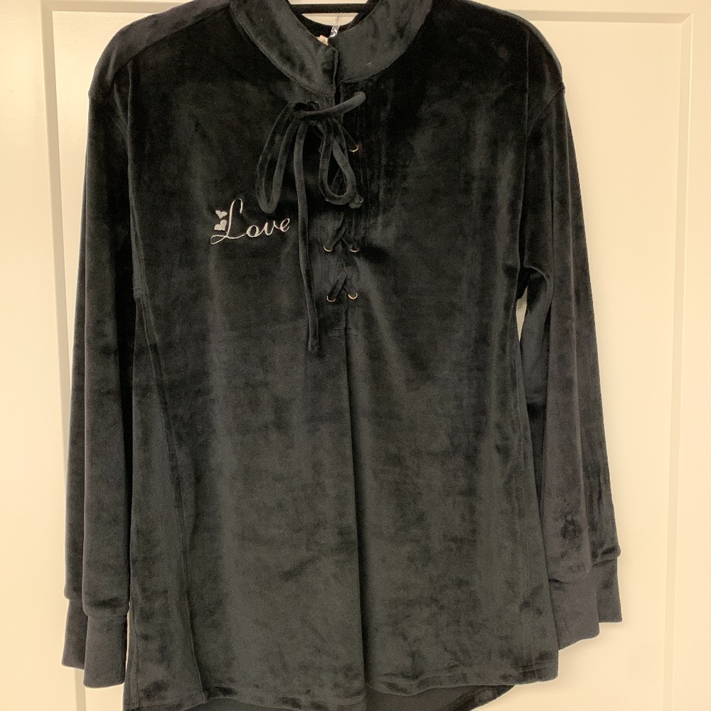 Entro Black front tie pull over NWT